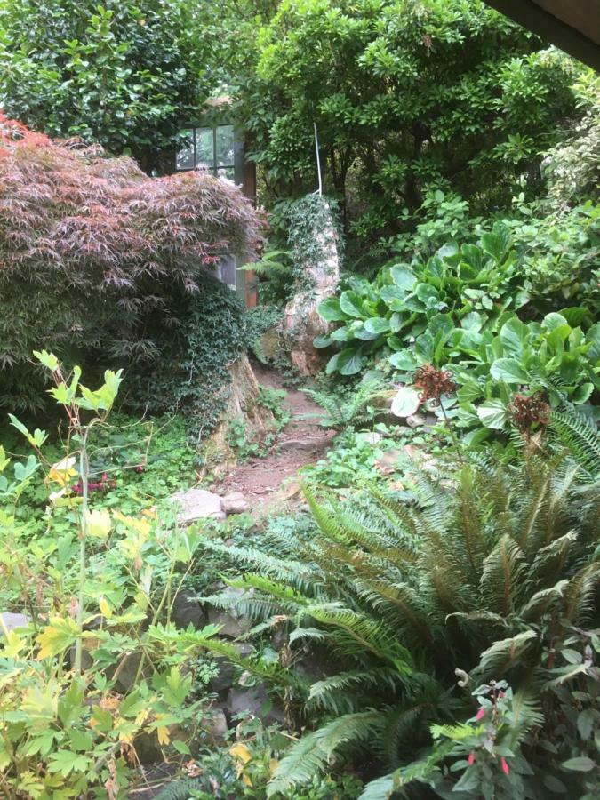דירות North Saanich Oceanspray Hideaway מראה חיצוני תמונה